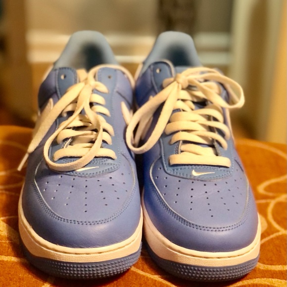 NIKE AIR FORCE 1 Low Anniversary Edition Sneakers. Retro Color: UNC Blue. - Picture 2 of 9